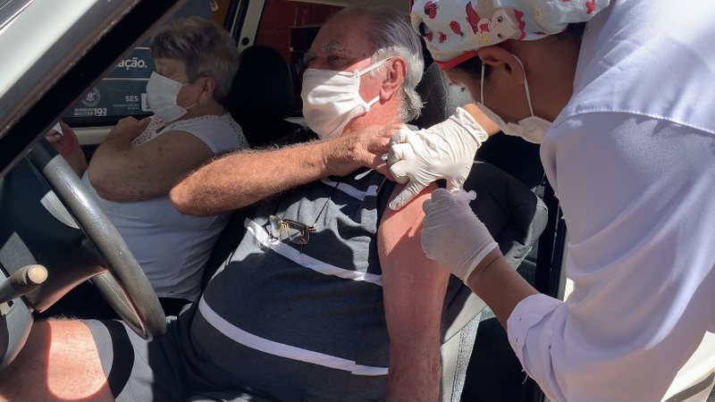 Vacinacão drive thru, aconteceu no final de semana em Dourados - Marcos Morandi