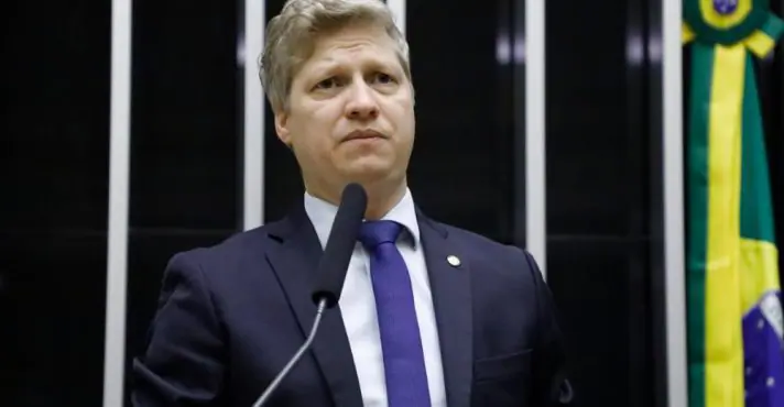 Marcel van Hattem é indiciado por suposta calúnia contra delegado