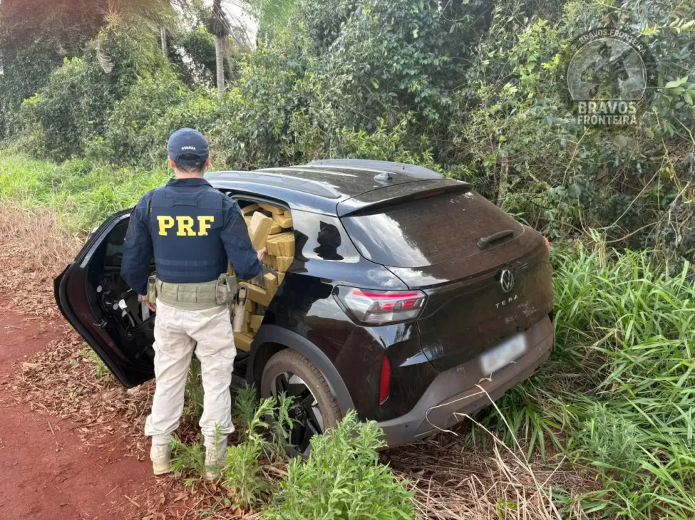 Carro abandonado com 1,2 tonelada de maconha às margens da BR-060. (Reprodução/Midiamax)