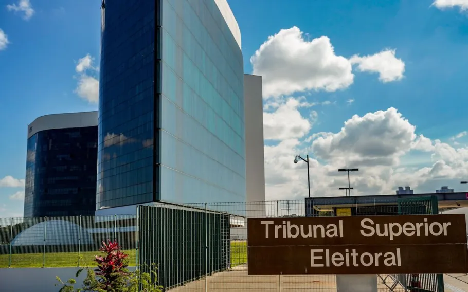 Sede do Tribunal Superior Eleitoral, em Brasília: eleições exigem justificativa por ausência em votações | Foto: Rafa Neddermeyer/Agência Brasil